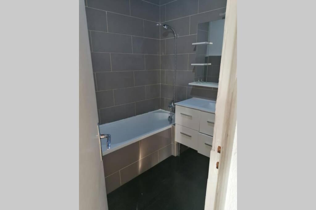 Appartement Meuble A Villeneuve Les Maguelone Exteriör bild