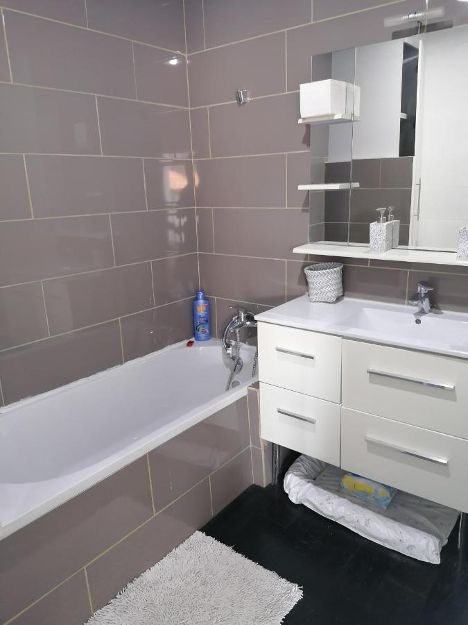 Appartement Meuble A Villeneuve Les Maguelone Exteriör bild